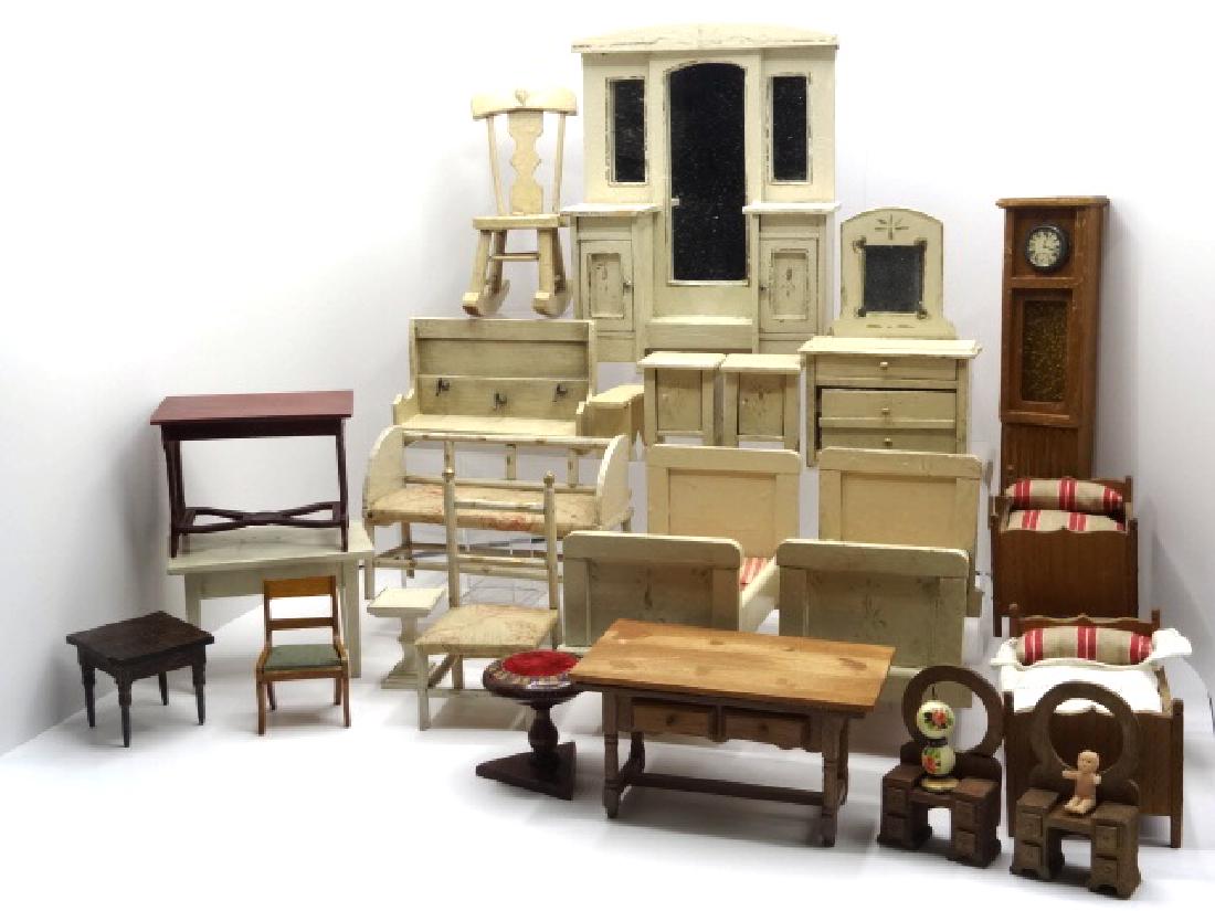 Vintage Dollhouse Furniture Miniatures (1 of 1)