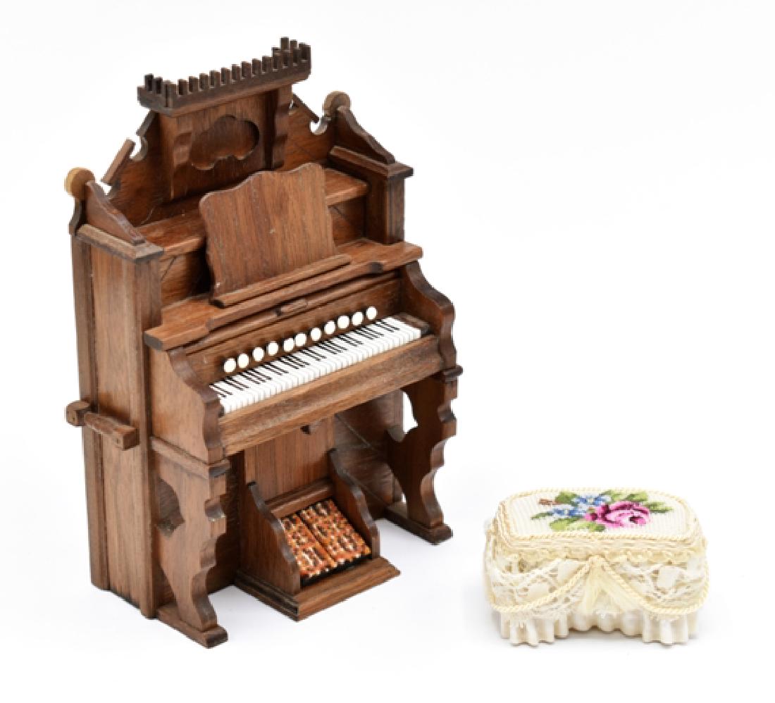 Warren Dick Dollhouse Organ & Bench Miniatures (1 of 3)