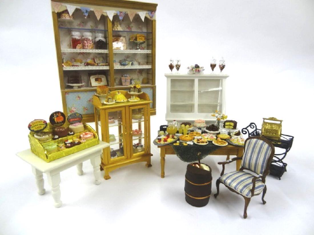 Dollhouse Bakery Store Displays & Accessories (1 of 3)