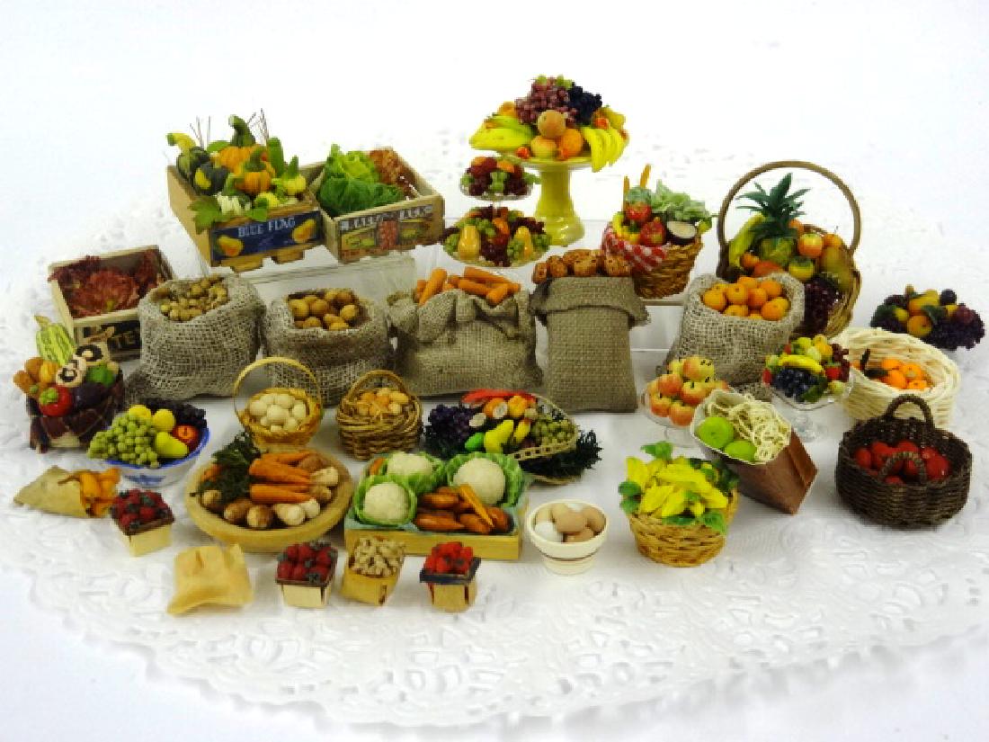 Dollhouse Crates, Sacks & Basket of Fruits & Vegetables (1 of 2)