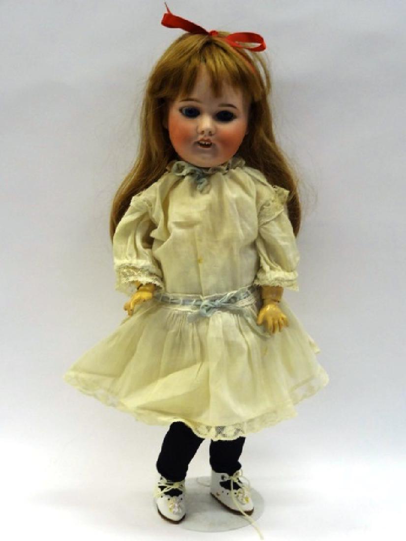 S.F.B.J. Girl Doll (1 of 2)