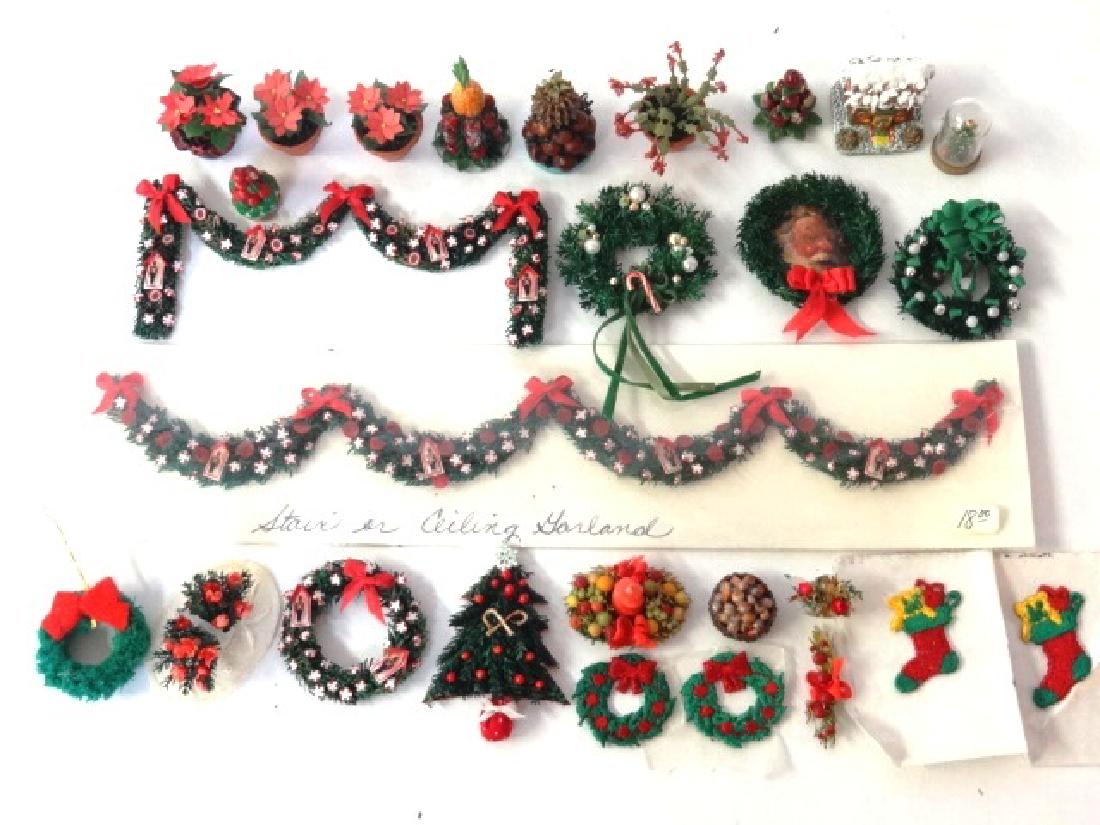 Dollhouse Christmas Decorations & Wreaths Miniatures: Nice selection of dollhouse Christmas wreaths in various styles and sizes, poinsettia plants, stockings by Tom Goad, food center pieces, stair or ceiling garlands, Toni V. gingerbread house 1"W