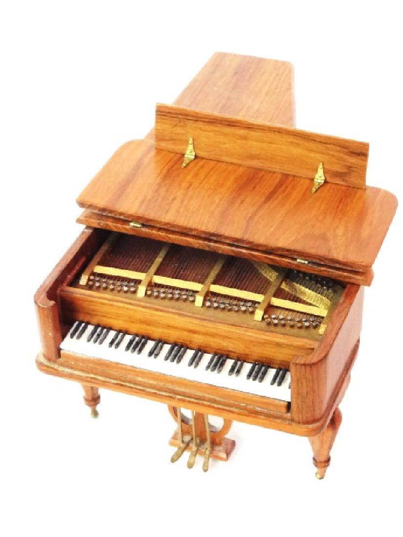 Ralph Partelow Dollhouse Beethoven Piano Miniature: Ralph Partelow dollhouse miniature Beethoven piano in nicely colored walnut, one of an edition of twelve from 1978, 7.25"L, 4.25"W, 3"H, purchased from the Carolyn Sunstein Collection