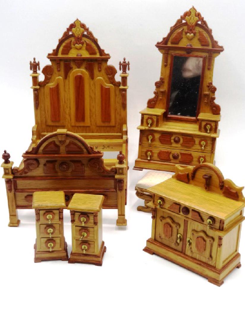 Fantastic Merchandise Victorian Bedroom Set Miniatures: Fantastic Merchandise commercial six piece Victorian style dollhouse bedroom set, two tone bed with urn finials 7.25"L, 8"H, 5.25"W, dresser with mirror 4"W, wash stand, two night stands and a stool