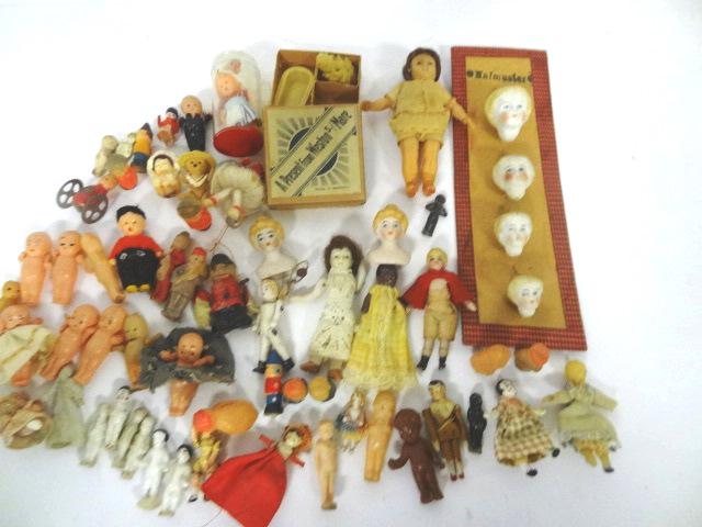 Dollhouse Miniature Dolls: Large Group of vintage and antique small dollhouse dolls, set of 4 graduated bisque blonde heads on cardboard display 2.25" by 7", small boxed German celluloid baby and tub, grouping of small celluloi