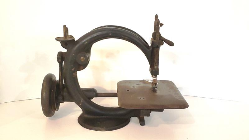 Wilcox & Gibbs Sewing Machine Head: Early Wilcox & Gibbs cast iron C style, 8" x 10"