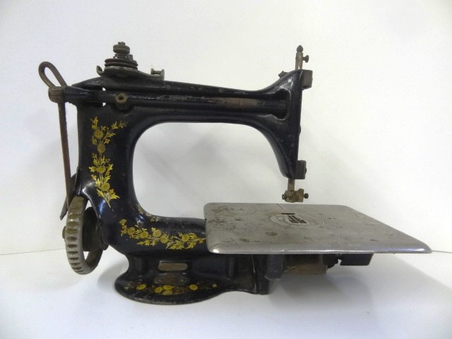 Singer 24 Chain Stitch Sewing Machine: Singer 24 Cast Iron Sewing Machine head with flower decals, Serial NO. 16282399 Handcrank missing 8" tall