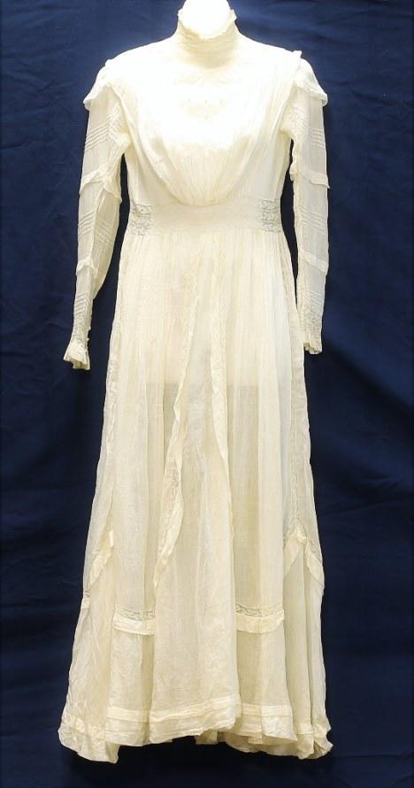 White Victorian Afternoon Dress: Beautiful white Victorian afternoon dress, extraordinary lace high collar, center, embroidered, neck line, outstanding design, hole in waste on back, other that that good condition