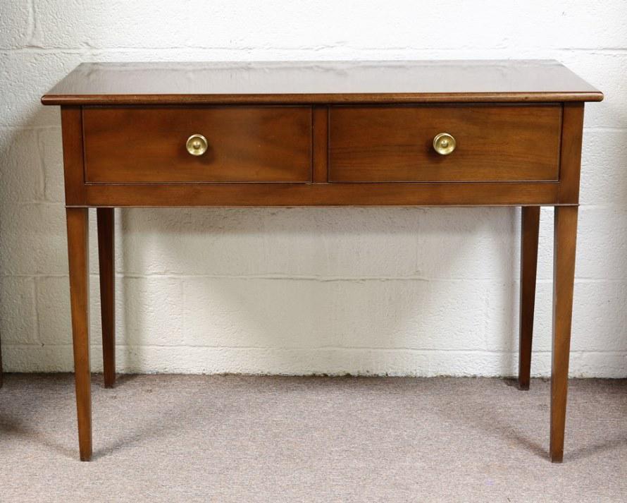 Kittinger Williamsburg Mahogany Serving Table: Kittinger Williamsburg Mahogany Serving Table 35"T 48"W 21" D