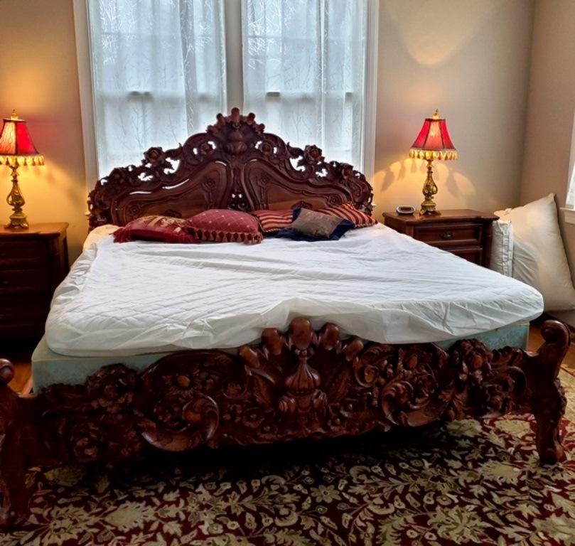 Mahogany Fancy Carved French Style King Size Bed: Mahogany Fancy Carved French style king size bed 60 "T, 81" W, 84"L Recent