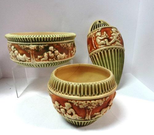 Roseville Donatello Bowls, Wall Pocket (1 of 11)