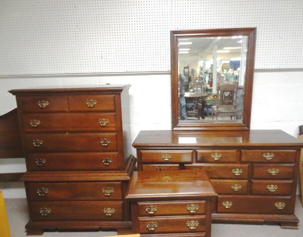 Six Piece Kincaid Bedroom Set (1 of 4)