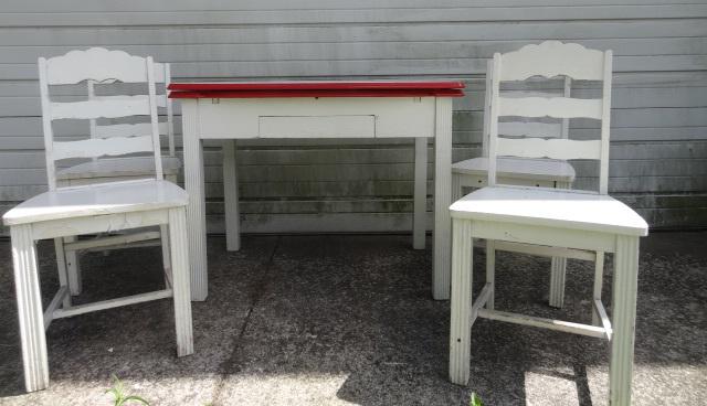 1950: Very good condition 1950's Porcelain top with floral Decoration, Fork Wooden chairs with scalloped Backs, possible repaint
