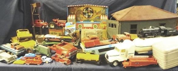 Super Lot of Tin Toys, House, Trucks and more (1 of 11)