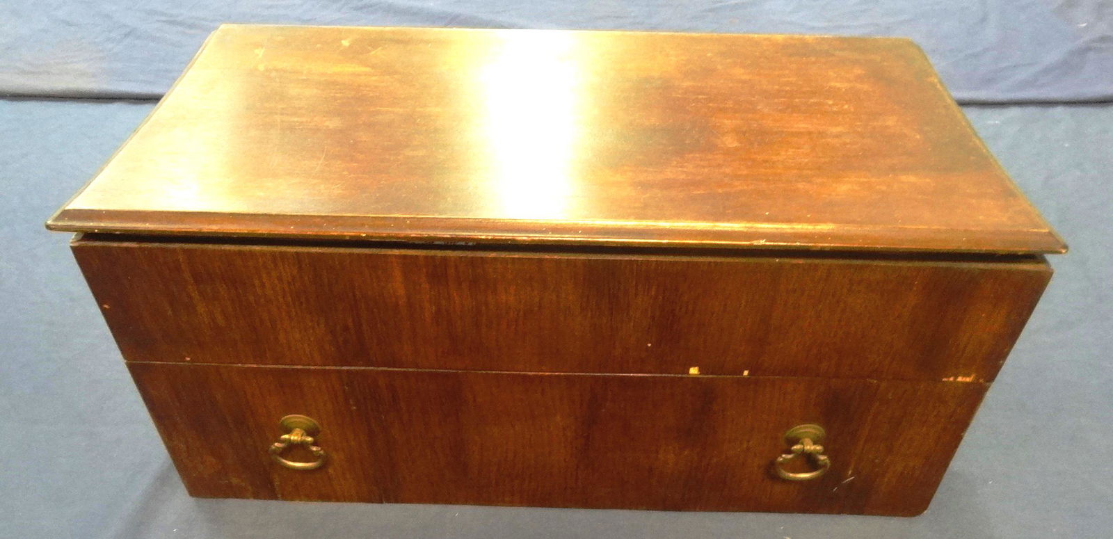 Wooden Sewing Box with Laces (1 of 8)