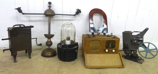 Vintage Metal Lot & Zenith Radio in case etc. (1 of 8)