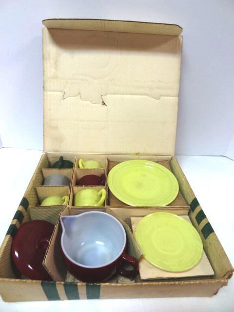 Little Hostess Tea Set in original box (1 of 3)