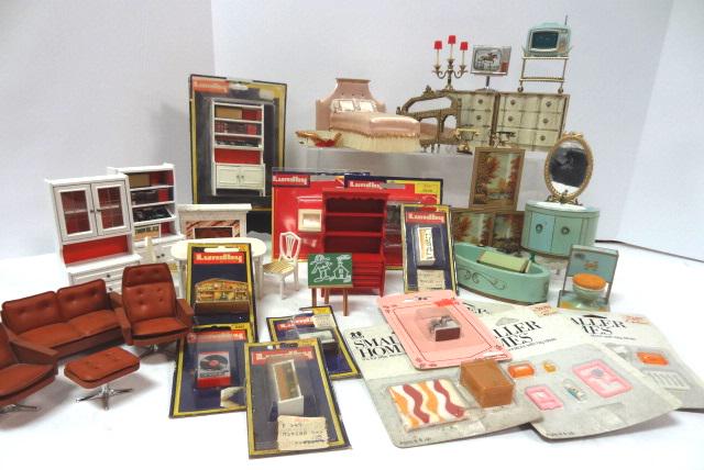Dollhouse Furniture Petite Princess and Lundby: Two Flats of Lumdby and Petite Princess Furniture and accessories, some in original boxes