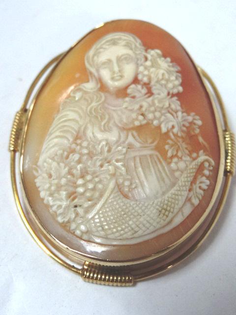 14Kt.Carved Cameo Brooch (1 of 2)