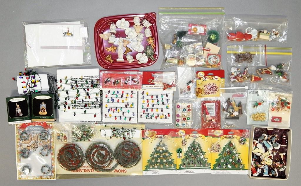 Dollhouse Christmas Accessories: Nice selection of toys, garlands, balls, wreaths, china, presents, bags, ornaments, strings of faux lights, small decorations, Santas etc.