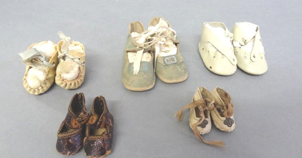 Vintage Doll Shoes: Five Pair of Vintage Doll Shoes one contemporary 3: Largest some with numbers on bottom Leather and Cloth