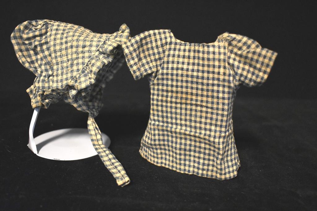 Two Piece Homespun Style Doll Dress: 4 Two piece Homespun Doll Dress and Bonnet, just delightful!