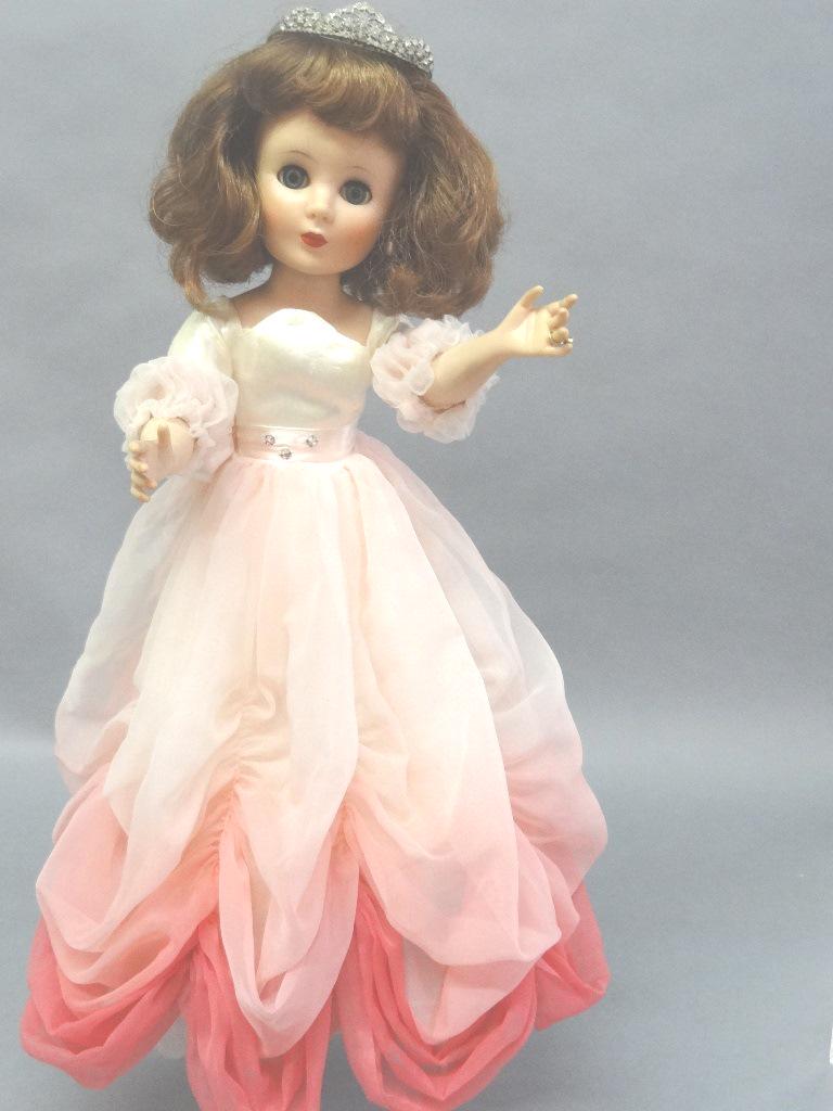 Sweet Sue in Original Dress: Beautiful Sweet Sue in original outfit, new slip, vinyl body
