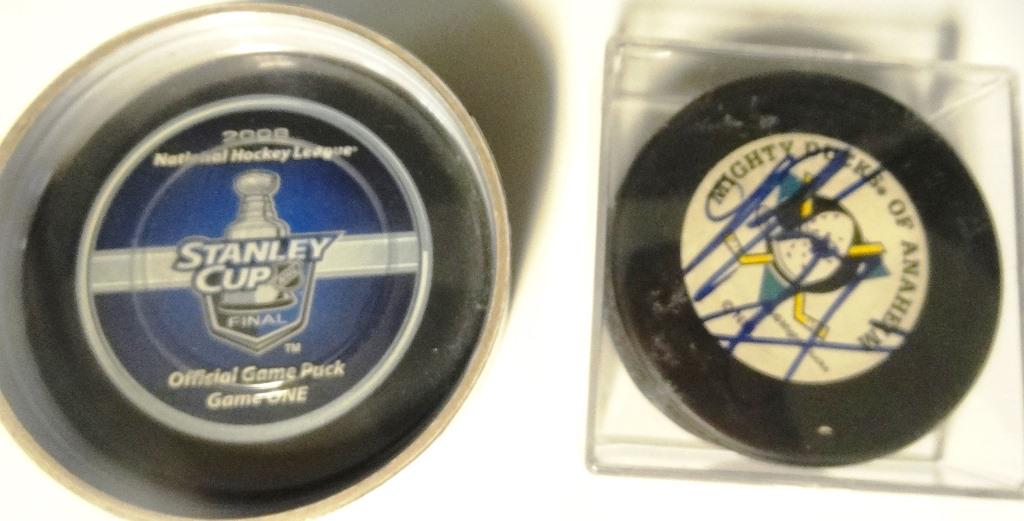 Two Hockey Plaques: 2 hockey plaques