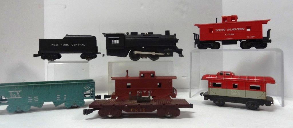 Marx and Others Trains o-Gauge 7 pcs O-Gauge: Marx Windup Engine Tender, 21913 hopper Cars, Eric Flet Car, Tin 2102, Off brand c-528