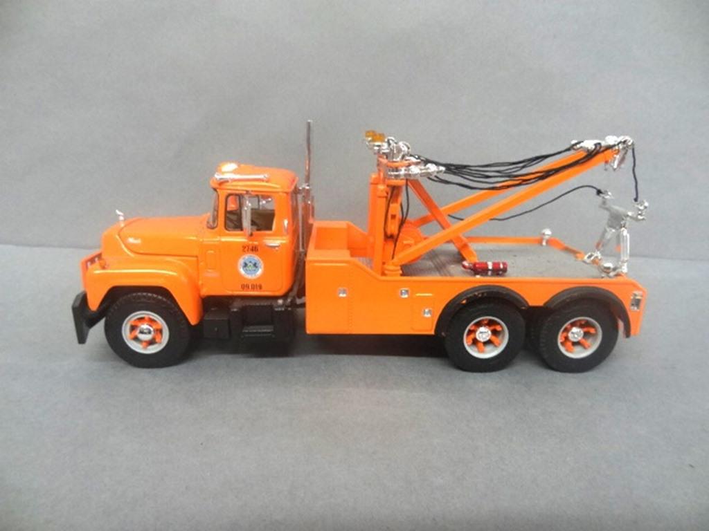 Die Cast Mack Wrecker: First Gear Mack Pennsylvania Turnpike wrecker 9" x 4" x 3"
