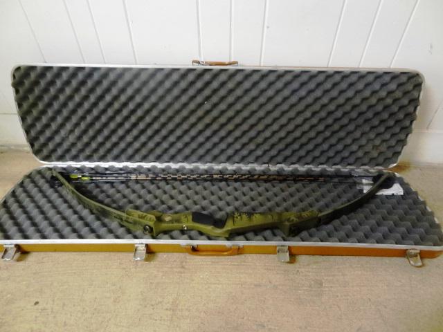 Black Bear Compound Bow and Arrows and Case: Compound Black Bear Bow Serial # 329936 44" Long, 3 Arrows, Tips, Draw 30, Draw Weight 55, Length 36" Length