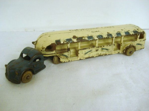Arcade Cast Iron Greyhound Bus: Arcade cast iron Greyhound bus 2 1/4" X 12"