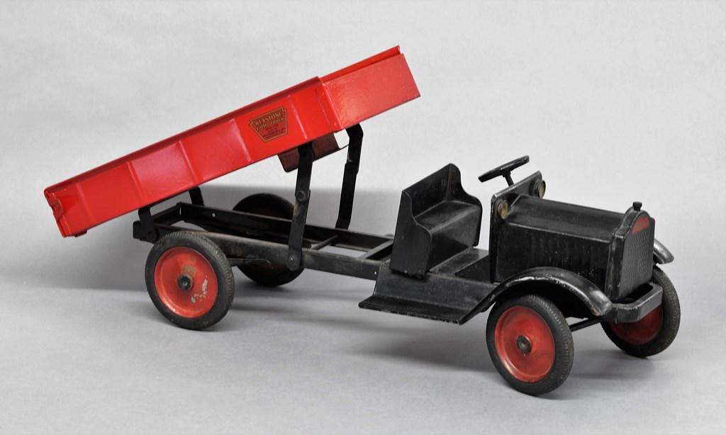 Keystone Pressed Steel Dump Truck (1 of 3)