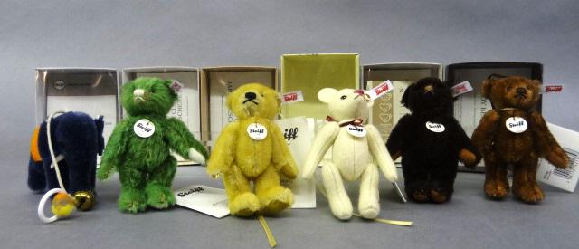 Miniature Steiff Bears in boxes (1 of 6)
