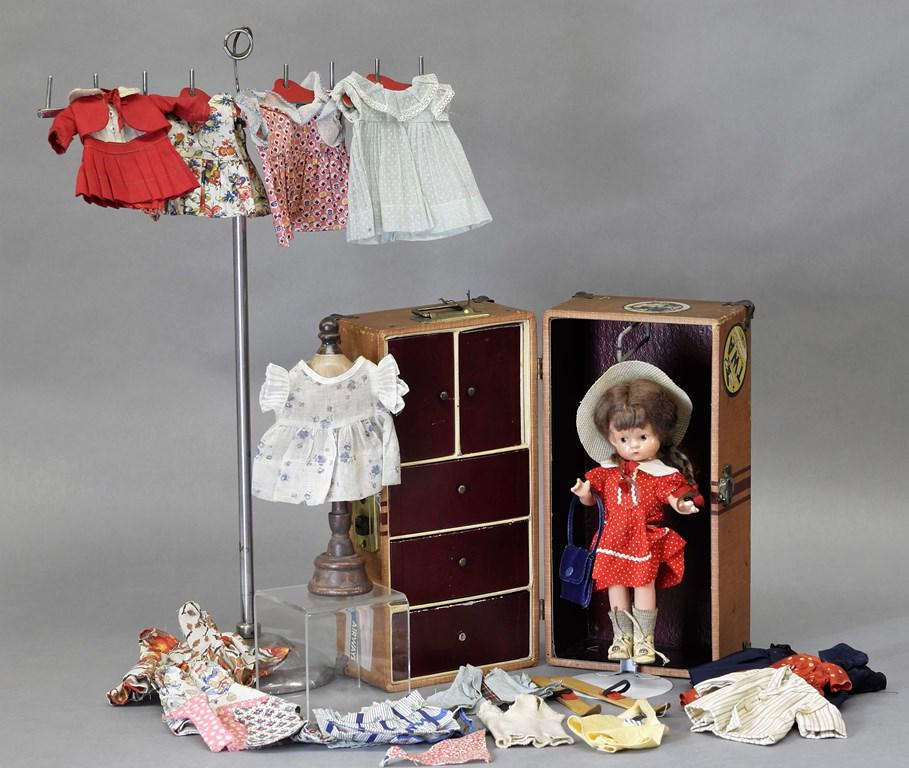 Effanbee Patsyette With Clothes & Trunk (1 of 6)