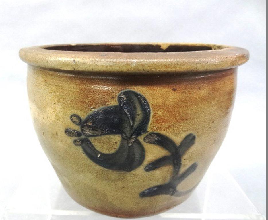 Flower Decorated Stoneware Crock: Antique salt glazed crock with cobalt flower decoration 8.5"D, 6"H