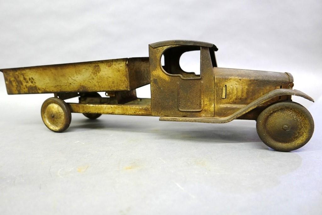 Turner Pressed Steel Dump Truck: Vintage Turner pressed steel dump truck circa 1929, 24"L