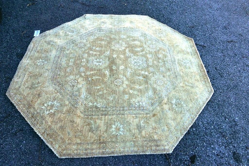 Mahal Octagon Rug: Newer Pakistani Mahal octagon rug in tones of gold made with vegetable dyes, 6' by 6'
