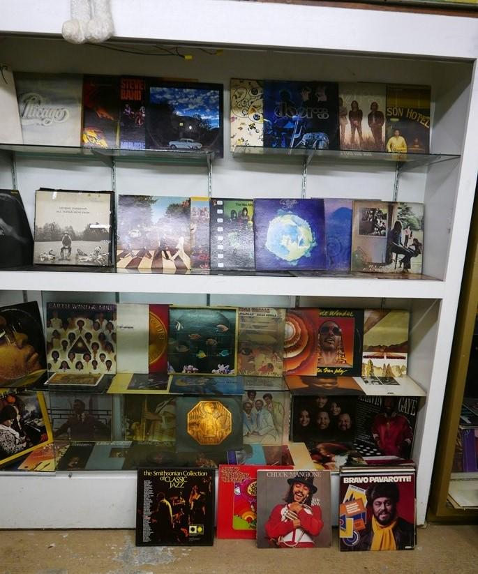 Showcase of Record Albums 60: Elton John , Pinnk Floyd, Led Zzeppeliin, Jeffersn Airplan, John Lennan, Yoki Ona, The Doors, Steve Miller Bank, Mo-Toown