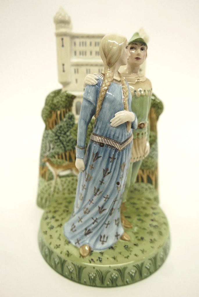Royal Doulton Great Lovers Large Figurine: Royal Doulton Great Lovers Series Robin Hood and Maid Marion limited edition numbered 55 of 150, hand signed and dated 28 June 1998, 12.5"H