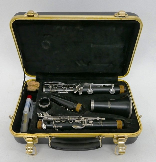 Selmer Clarinet CL301: Selmer Clarinet CL301 in Case # Poo797927 Case Size 4"T 13" L 9""W
