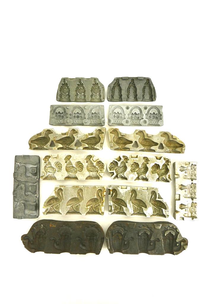 6 Antique Lead Animal & Objects Molds: Six antique two part lead, iron and aluminum molds for casting lead toys, includes a combined, 3 Easter baskets, 3 clocks, 3 teapots, 3 hens on nest, 3 ducks and 3 pelicans, largest mold 7.5"L, also i
