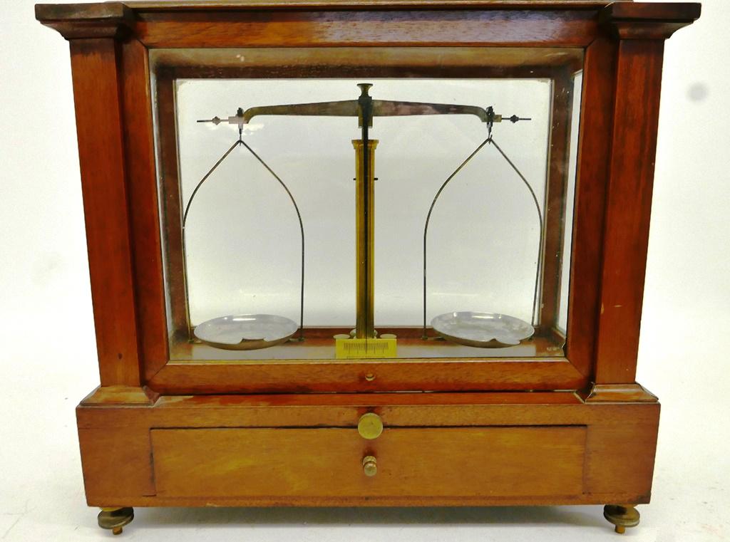 Pharmacists Antique Scale in Case: Vintage Pharmacists Scale in Case