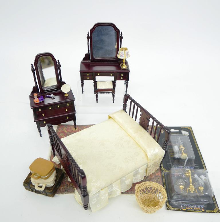 Dollhouse Bedroom Furniture & Accessories: Nice group of commercial dollhouse furniture and accessories, bed 7" by 5.25" with mattress, coverlet and ruffle, dressing table with mirror 4.25"W with stool, dresser with mirror 7"H, 7" by 9" rug, c