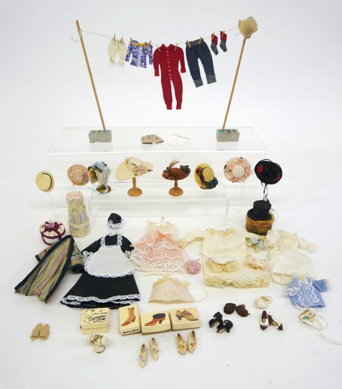 Dollhouse Hats, Clothing and Shoes: Selection of dollhouse 1" scale hats, bonnets, hatboxes, hat stands, dresses, metal shoes, Dolls Cobbler shoes and boxes, lingerie, purses, clothes drying on line etc.