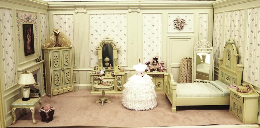 Rosyln Reed Furnished Bedroom Room Box Dollhouse: Vintage Goebel room box with removable Plexiglas top and front, wallpaper inserts and wall to wall carpet, furnished with a Victorian style bedroom set painted by Rosyln Reed, high post bed, armoire, 