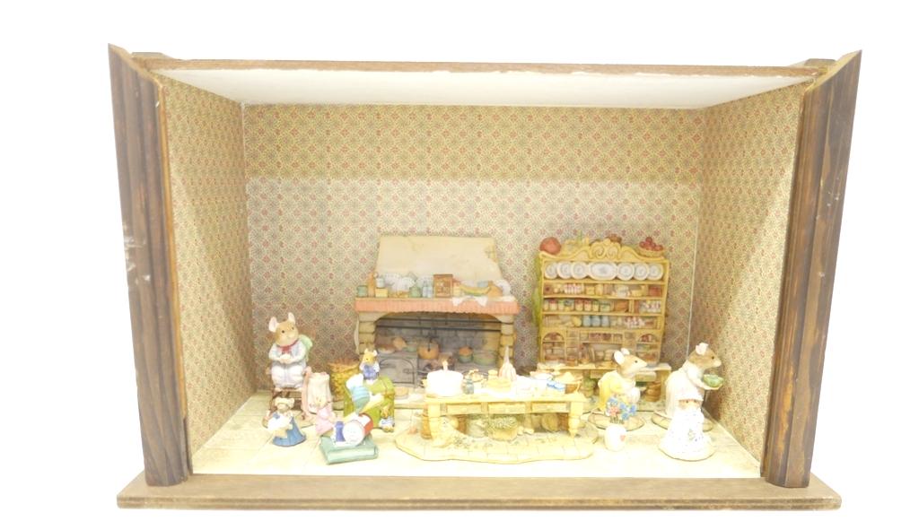 Mouse Store Dollhouse Room Box Furnished: Small wood room box with removable Plexiglas front has a papered interior, cast resin fireplace, china cabinet and table dioramas and an assortment of mice by Brambly Hedge, also contains a painted ca