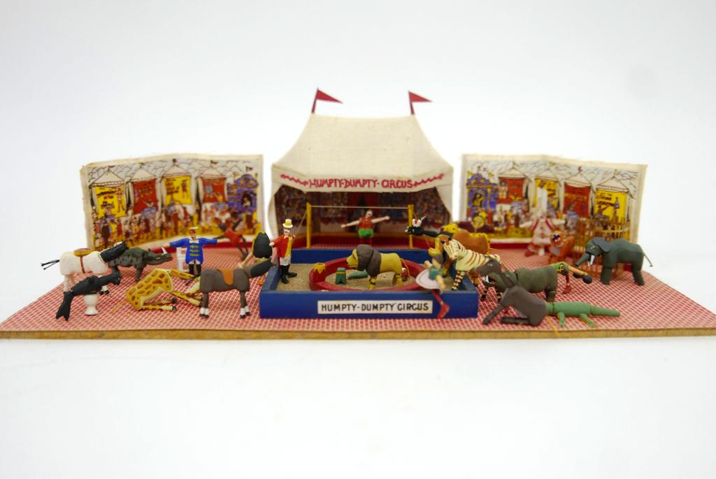 Kummerow Schoenhut Humpty Dumpty Circus: Lew Kummerow miniature replica of the Schoenhut Humpty Dumpty Circus containing fabric and wood big top, advertising sideboards, center ring with ring master, clowns, acrobat, assortment of jointed an