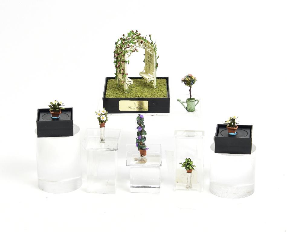 Dollhouse 1/4" Scale Arbor & Plant Miniatures: Nice selection of 1/4" scale miniatures all in original packaging, Mary Payne arbor with built in benches has climbing flowers 1.75"H, two daisy plants in clay pots, three plants in clay pots, plant i