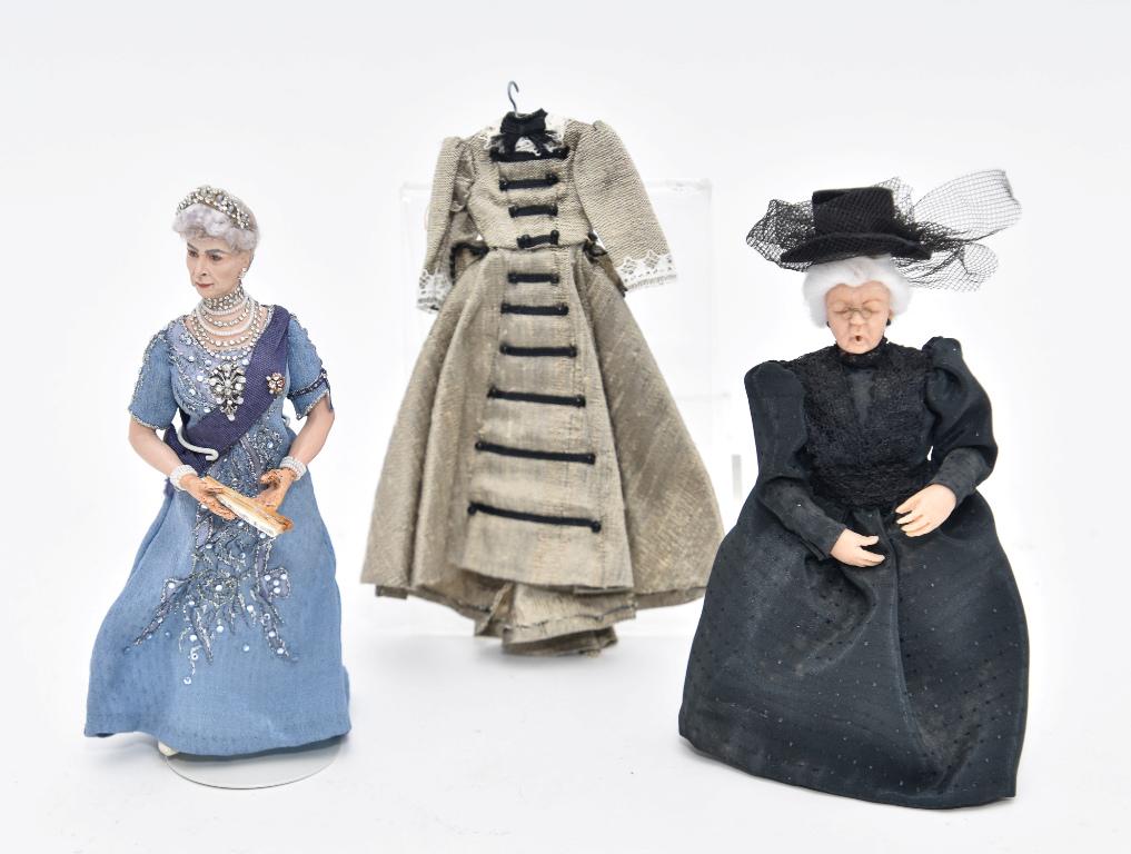Galia Bazylko Artisan Queen Mary Dollhouse Doll & Other: Galia Bazylko artisan clay Queen Mary doll for whom the legendary dollhouse at Windsor Palace was built in the 1920's in an elaborately beaded dress and jewelry 5.75"H, also includes an unsigned artis
